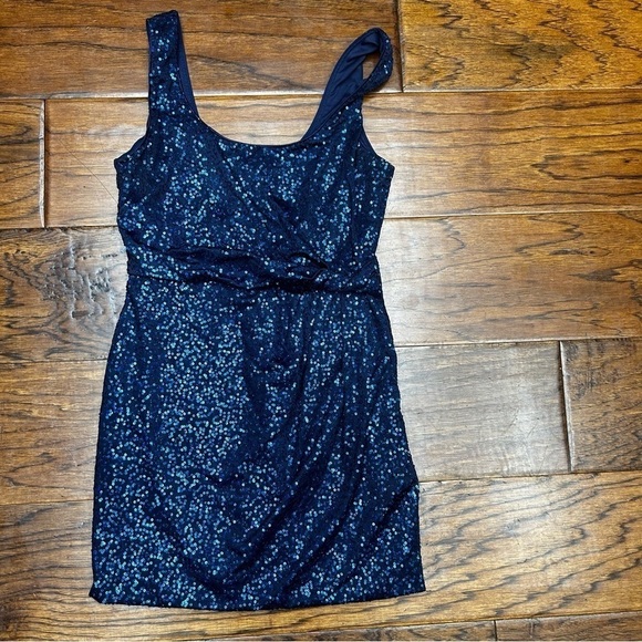 Love reign sequin cocktail dress - Picture 2 of 4